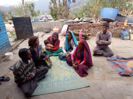 A discussion in Tola village about the community radio programme broadcast.